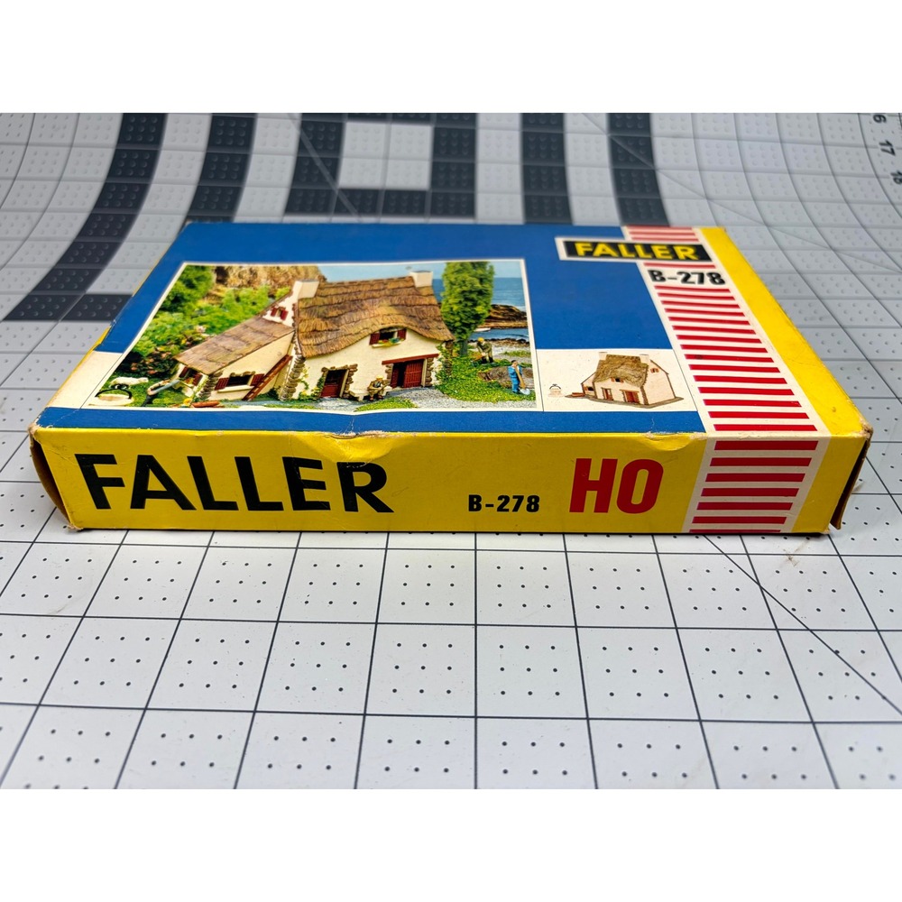 Faller B-278 HO Scale Model Kit Thatched Roof Cottage Village House Vintage - Picture 2 of 6
